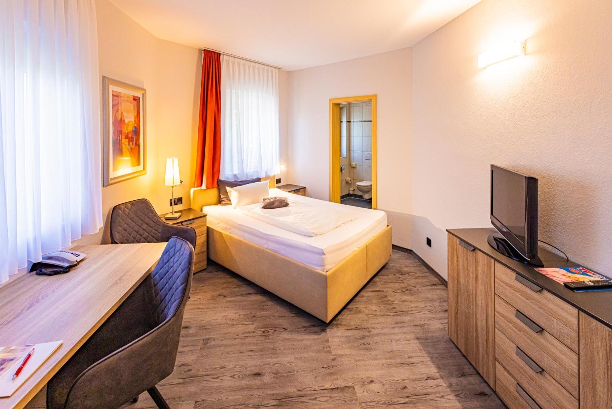 Business Vital Hotel Am Rennsteig Зуль Экстерьер фото